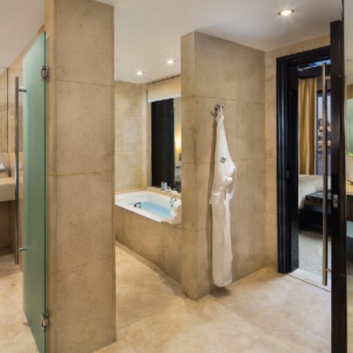 cai-1484185-Nile Suite-Bathroom