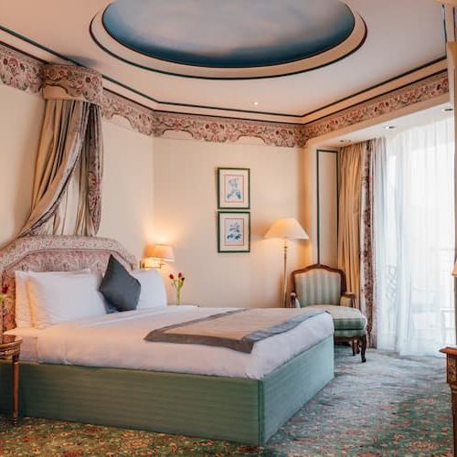 royal-suite-bedroom-1